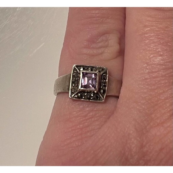 VINTAGE ESTATE STERLING SILVER PURPLE AMETHYST SOLITAIRE RING BAND - Picture 3 of 3